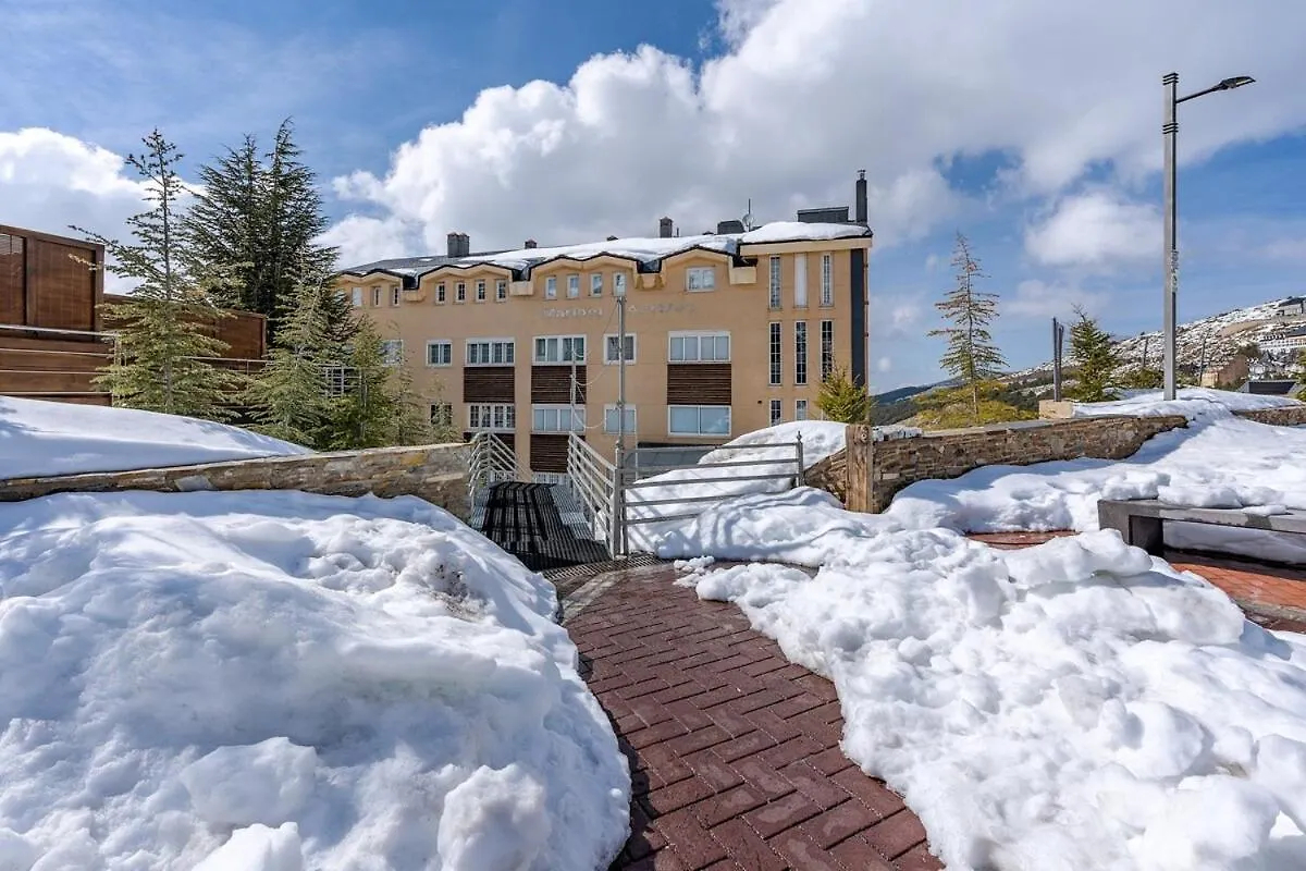 Sierra Nevada A Pie De Pista Ski